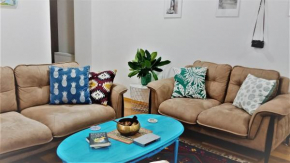 Colorful & Central 2 Bedroom Apt With A Patio